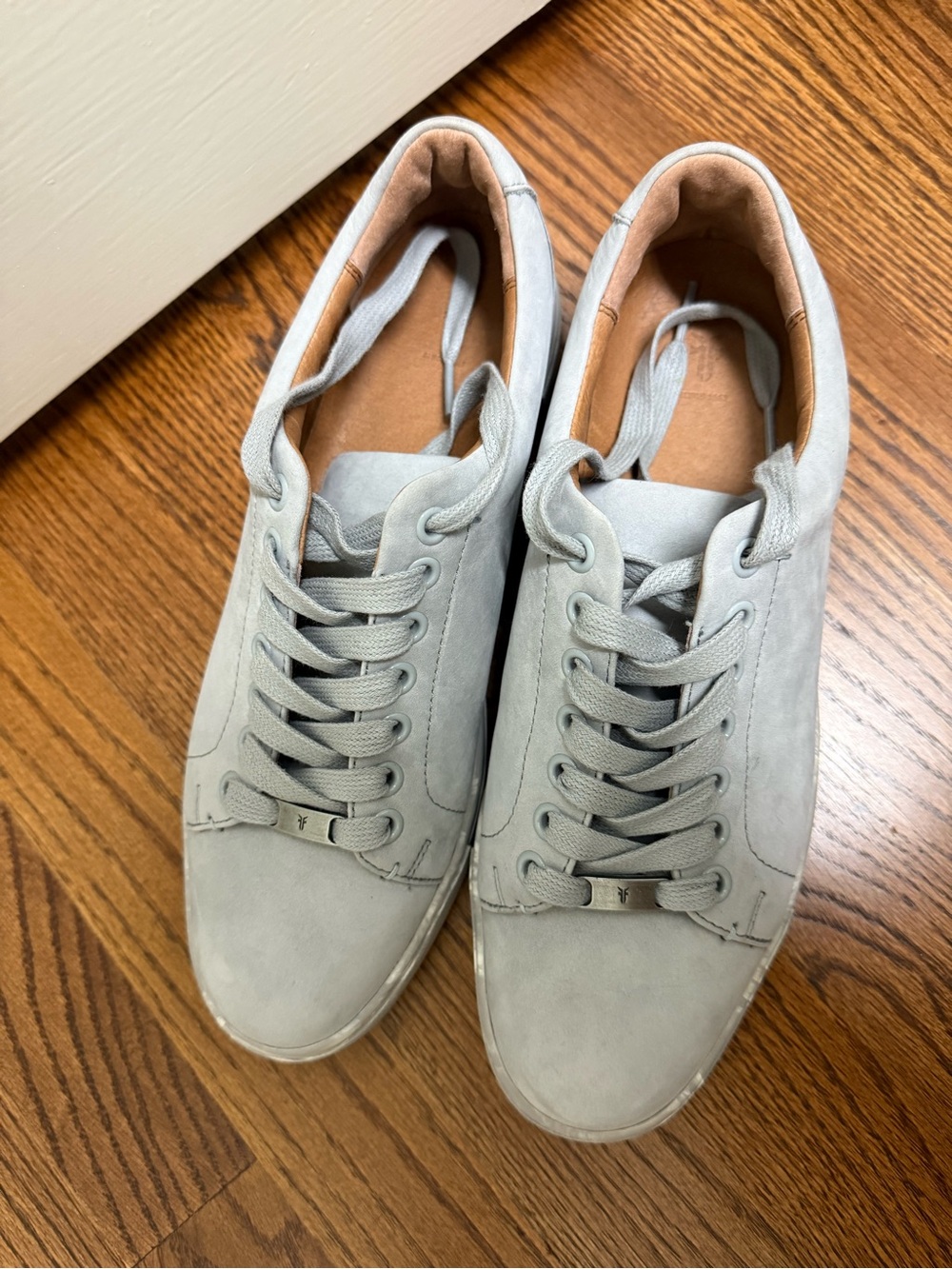 Frye Light Gray Suede Low Top Sneakers Size 9.5 Never Worn - Picture 3 of 10